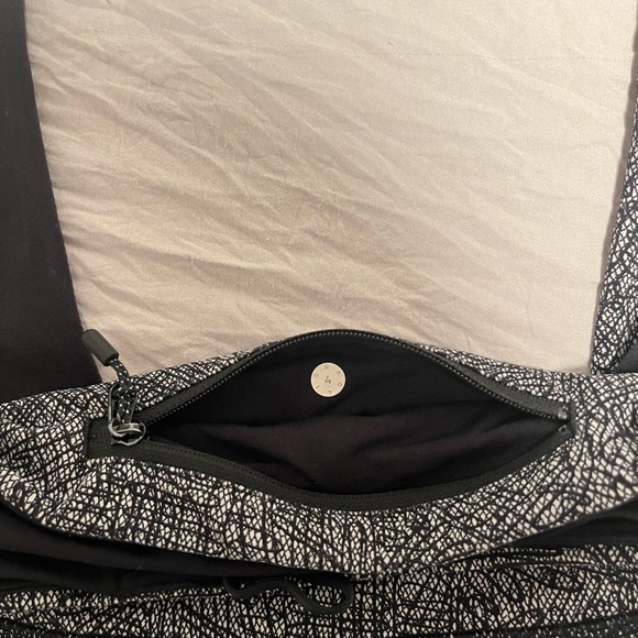 Lululemon Crop Leggings with pockets and mesh. Size 4. Black and white print. - Picture 3 of 4